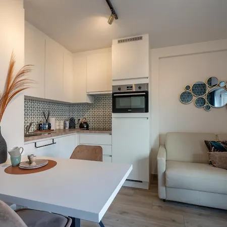 Bright & Stylish Near The Sea *