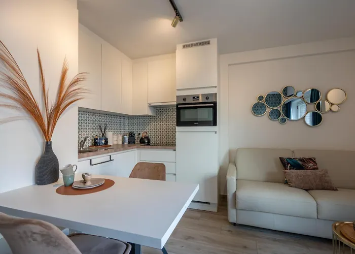 Bright & Stylish Near The Sea *